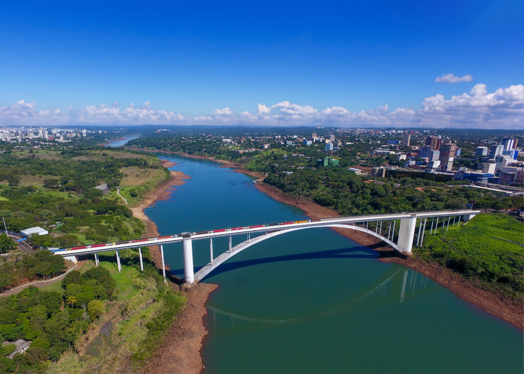 Agosto é período estratégico para visitar Foz do Iguaçu e fazer compras no Paraguai