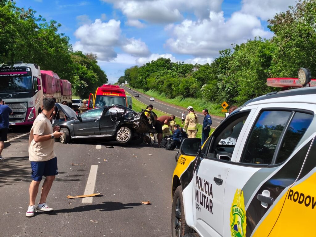 Motorista é arremessado de carro e fica ferido com gravidade na PR-317