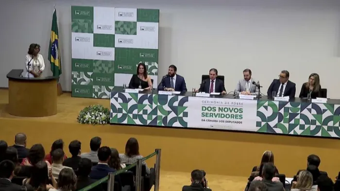 Motta defende modernização do Estado em posse de novos servidores da Câmara
