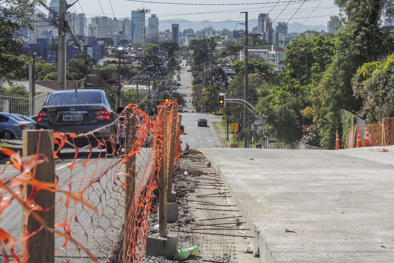 Rua Dr. Roberto Barrozo terá bloqueio de duas quadras por 90 dias para obras