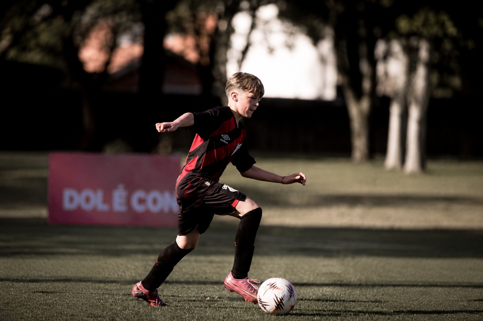 Curitibano de 12 anos é promessa no futebol