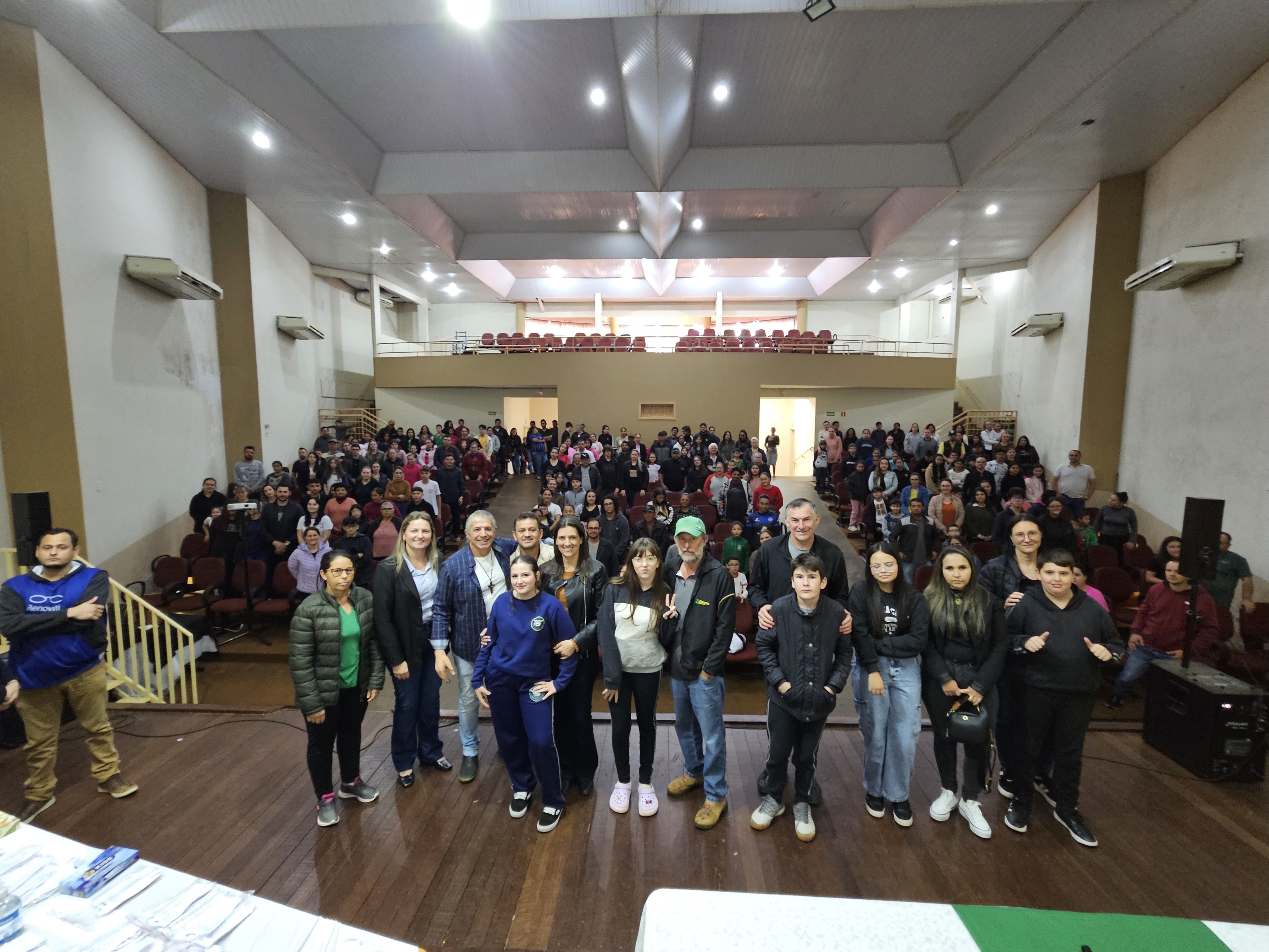 Bons Olhos Paraná entrega 166 óculos para estudantes em Chopinzinho
