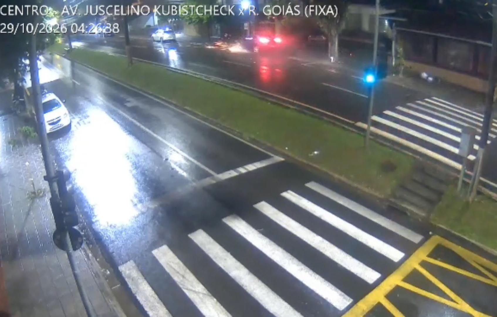 Motociclista morre após batida na área central de Londrina; motorista é detido