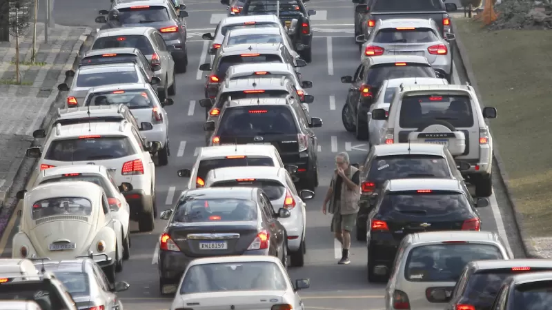 Licenciamento de veículos entra na reta final para placas com finais 8, 9 e 0 no Paraná