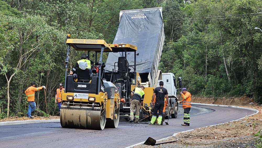Ruas são interditadas para aplicação de massa asfáltica nesta semana