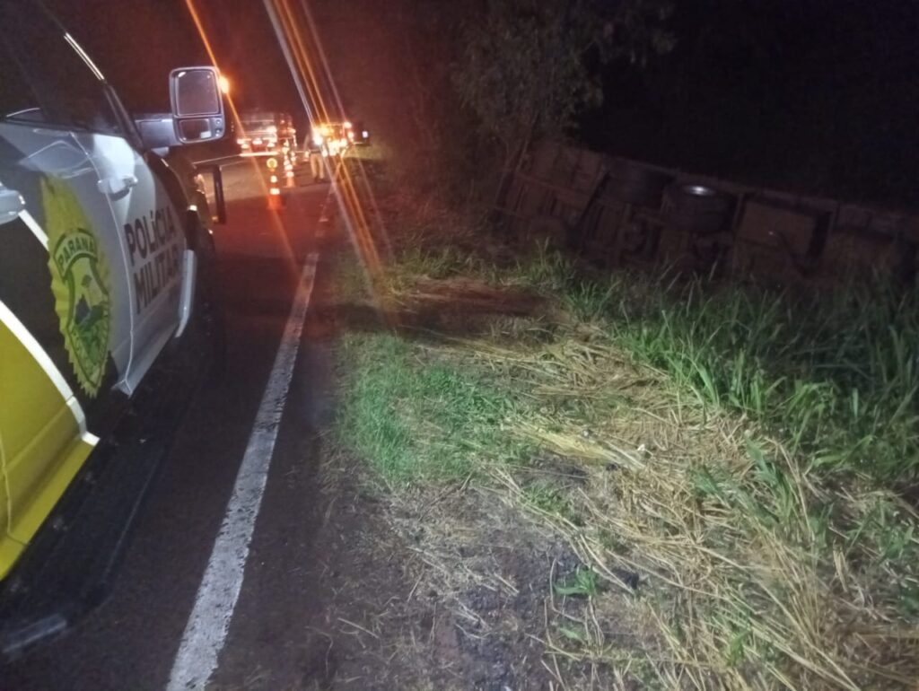 Colisão traseira na PR-218 envolve carro alugado pelo Detran-PR
