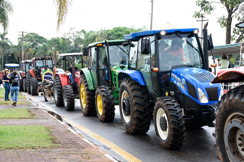 Toledo celebra 2ª Festa do Agricultor com desfile de tratores e almoço típico