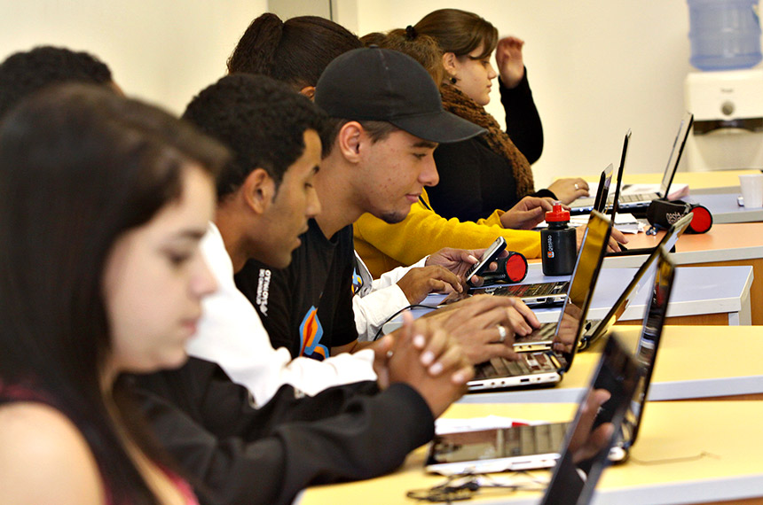Jader Barbalho apresenta projeto para criar política de emprego e negócio para jovens