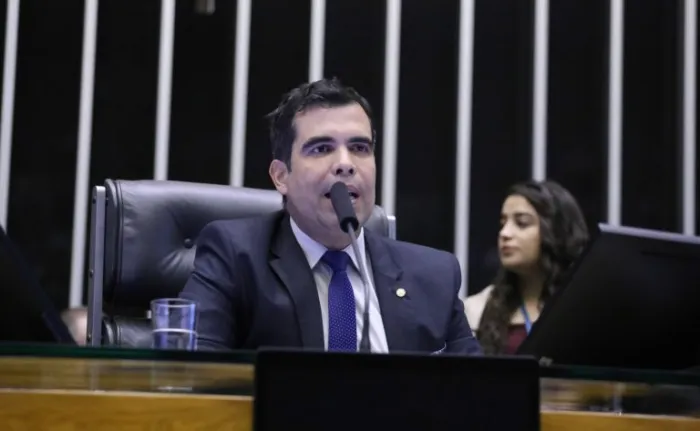Câmara avança com projeto de cancelamento gratuito de passagem aérea por morte ou doença