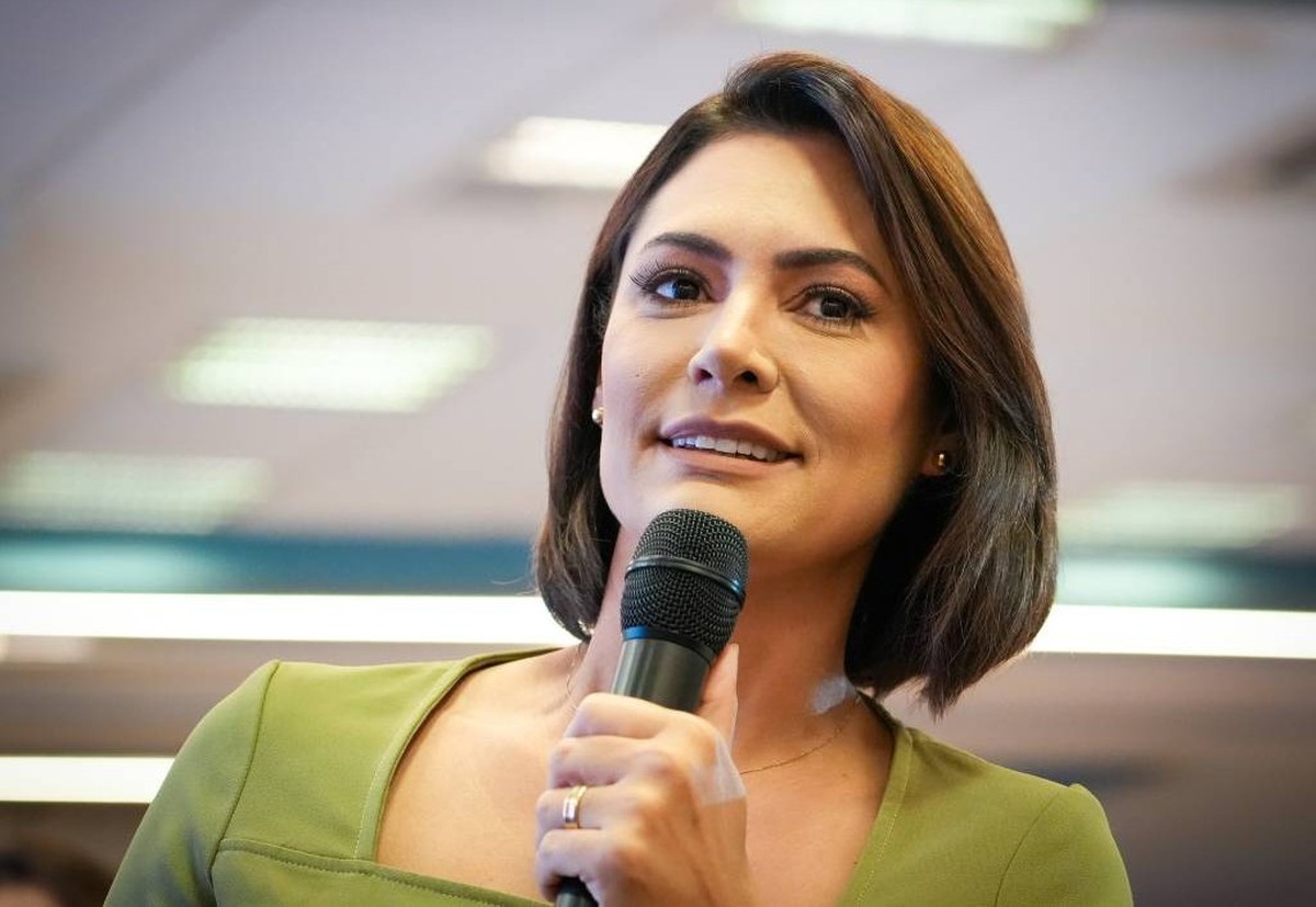 Michelle Bolsonaro se destaca na política pela conexão entre religião e política