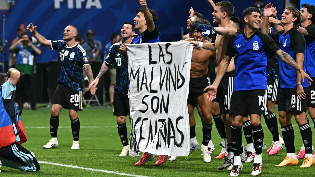 Seleção Argentina exibe bandeira das Malvinas em Copa do Mundo