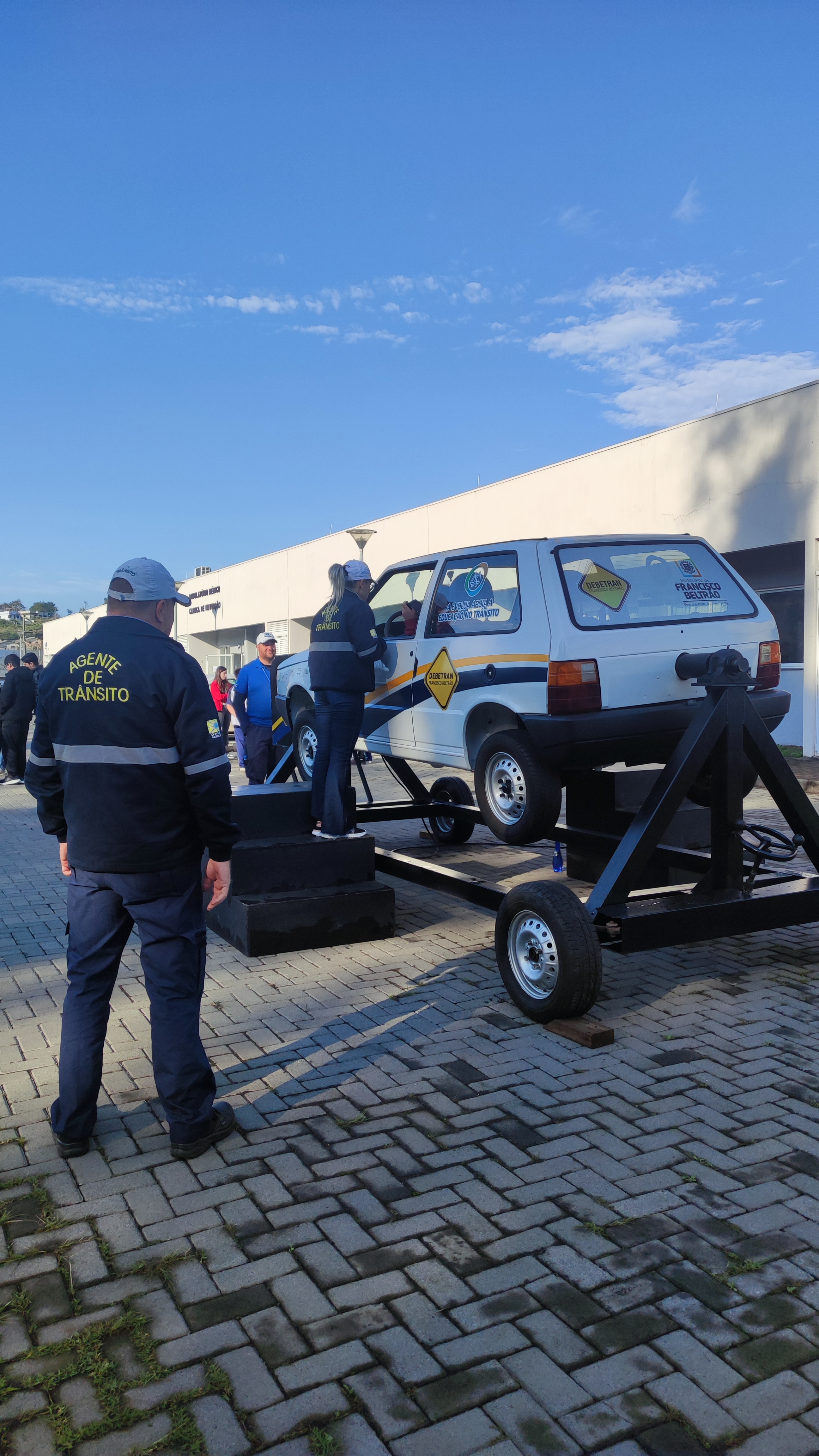 UNIOESTE e Debetran promovem semana de trânsito com simulador de capotamento