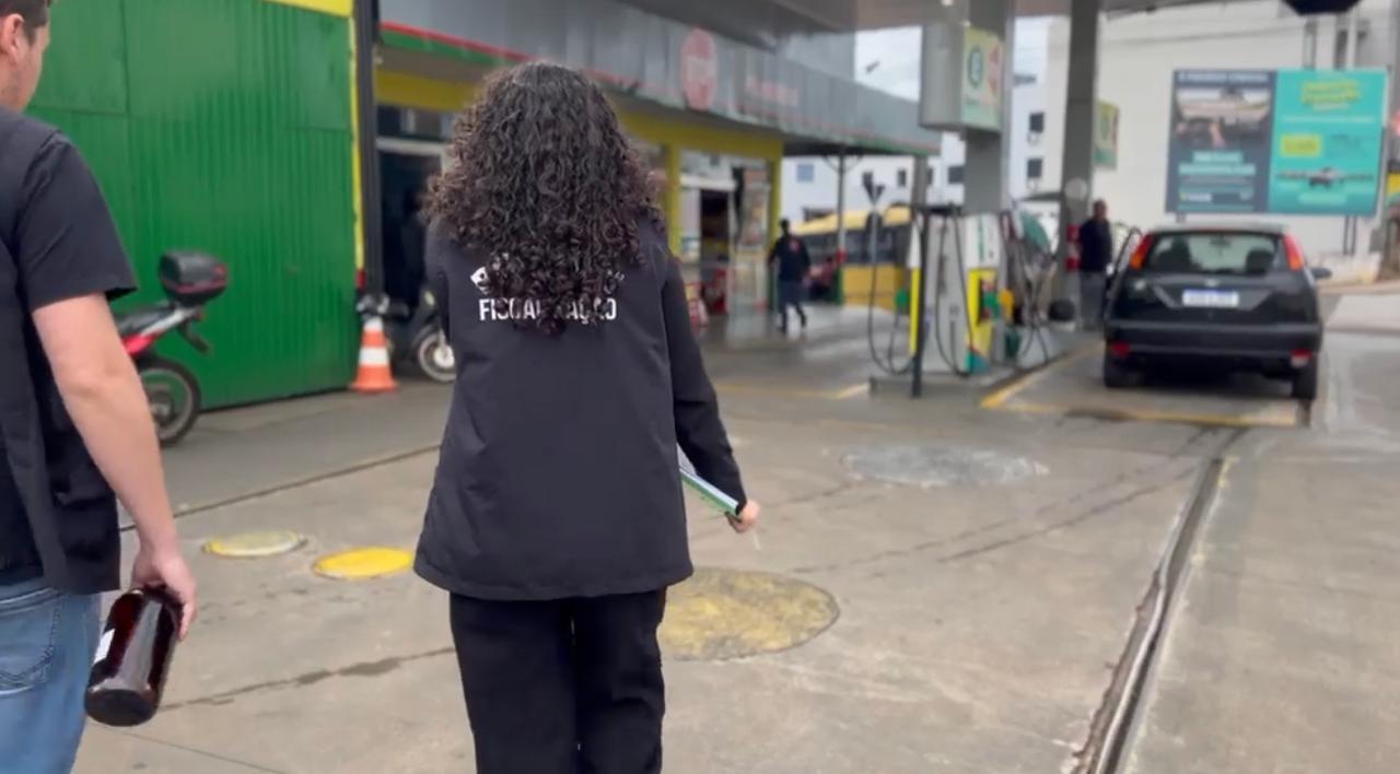 Testes em postos não apontam irregularidades na qualidade da gasolina
