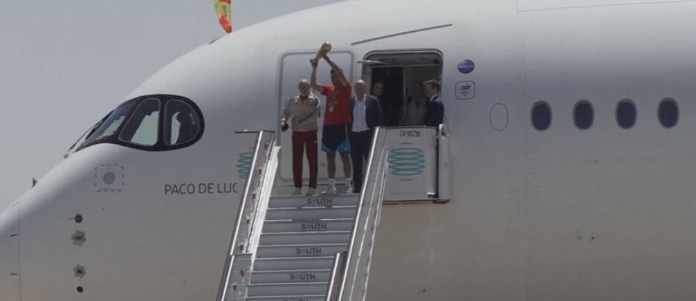 Espanha desembarca em Madri com a taça da Copa do Mundo
