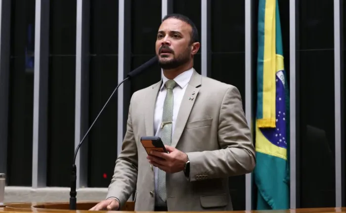 Projeto de Lei Propõe Criminalizar Uso de Animais no Tráfico de Drogas