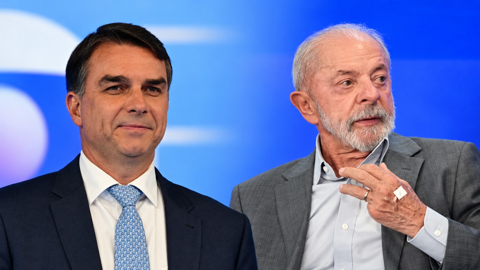 Flávio Bolsonaro e Lula fazem últimos atos de campanha neste sábado antes de votação