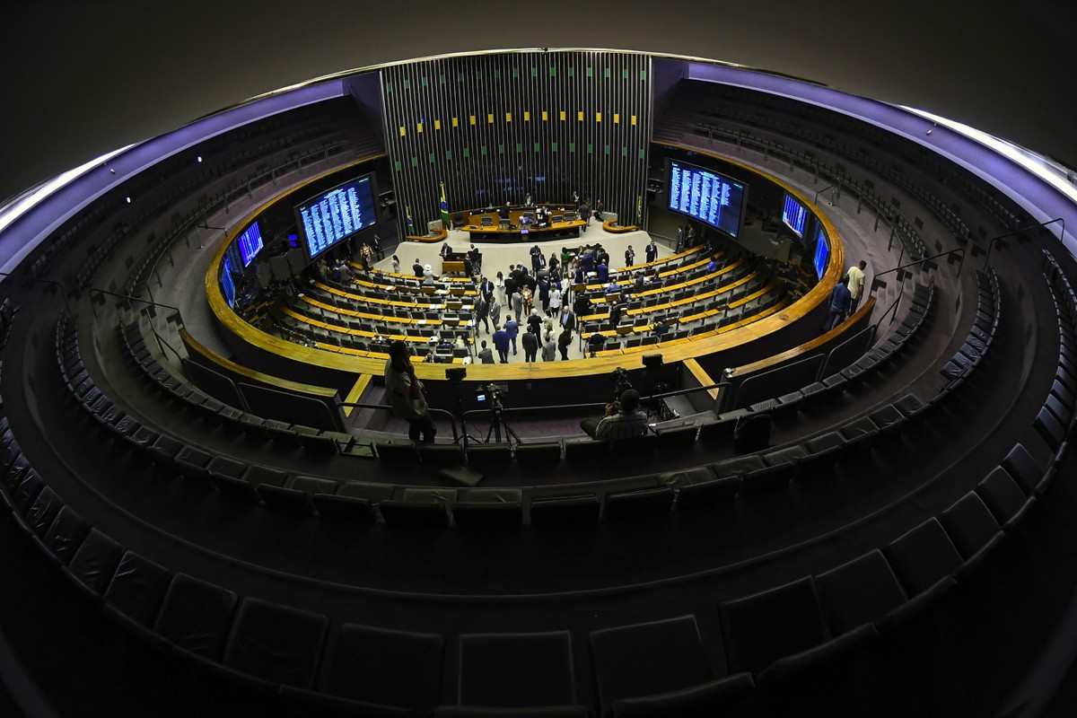 Emendas parlamentares sem transparência fragilizam Executivo, avalia cientista político