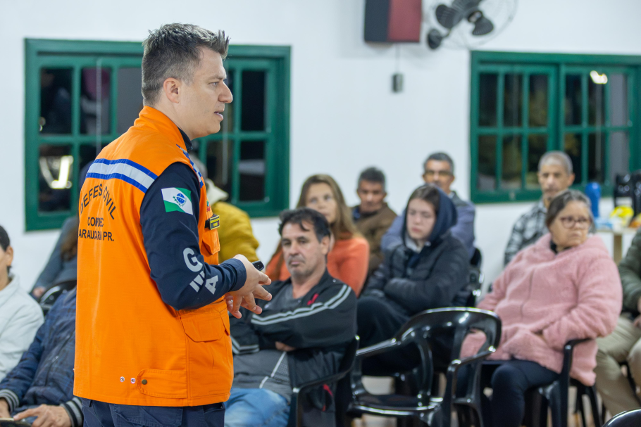 Oficinas comunitárias mapeiam riscos de enchentes e deslizamentos em quatro bairros
