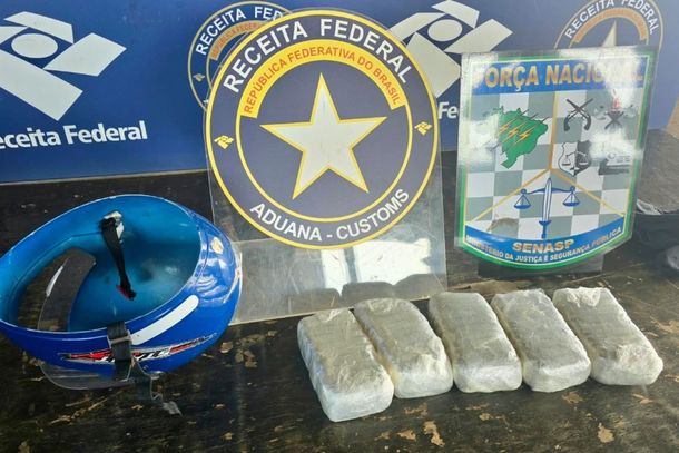 Receita Federal apreende cerca de 5 kg de haxixe escondidos em capacete