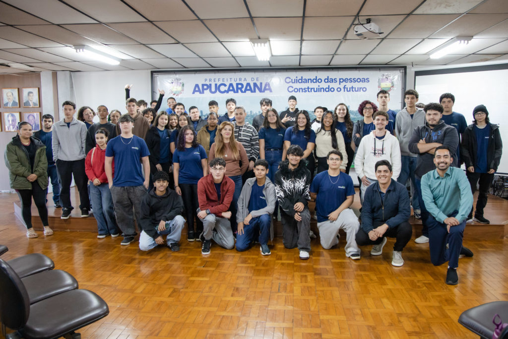 Apucarana promove formação para jovens aprendizes no salão nobre da prefeitura