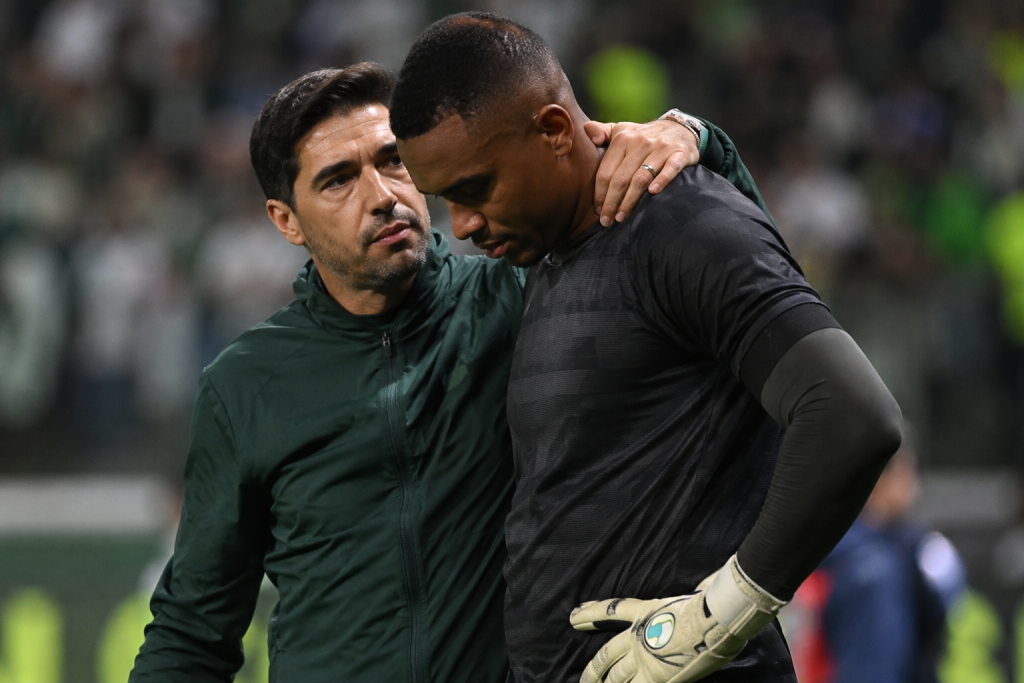 Abel Ferreira defende goleiro Carlos Miguel após falha em derrota do Palmeiras