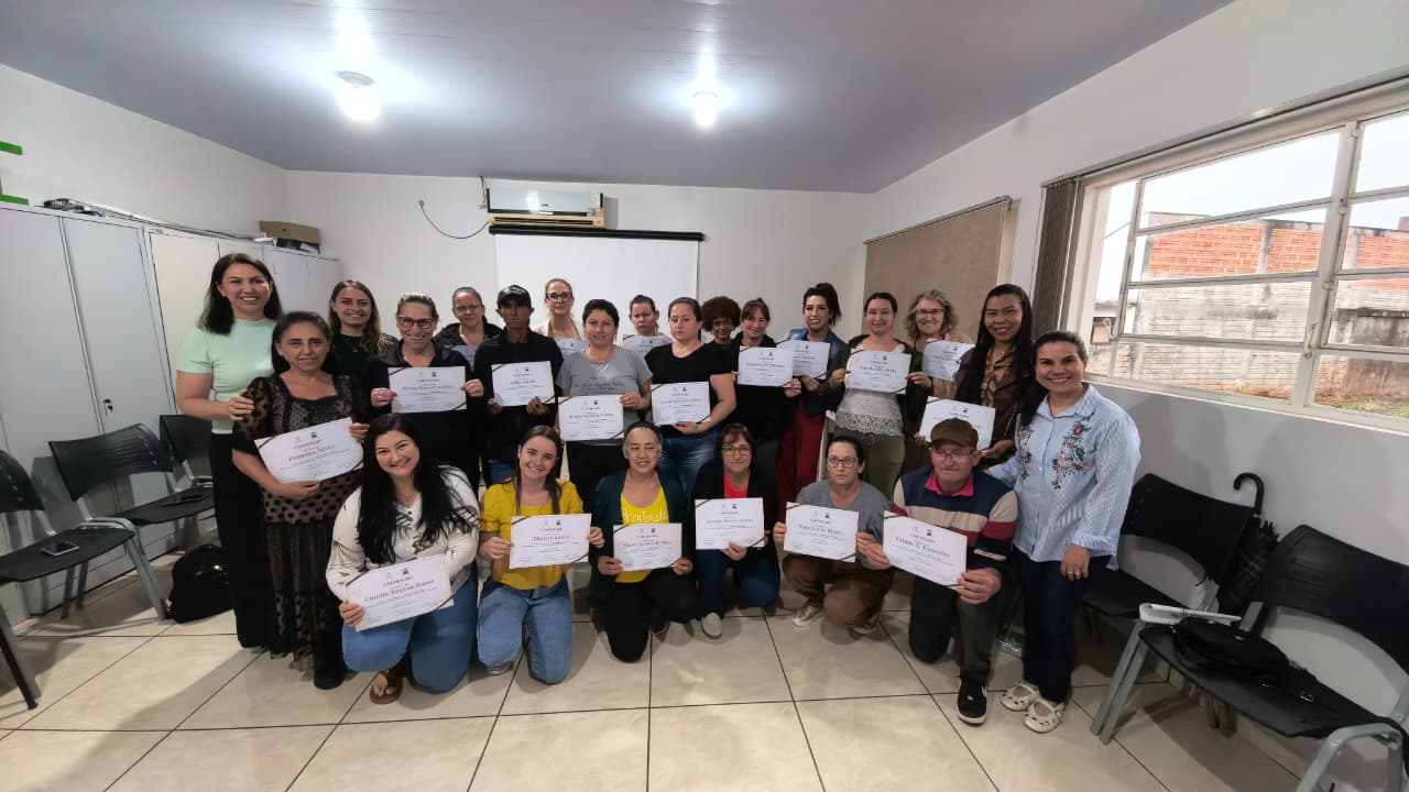 Pranchita conclui curso de capacitação para cuidadores de idosos no CRAS