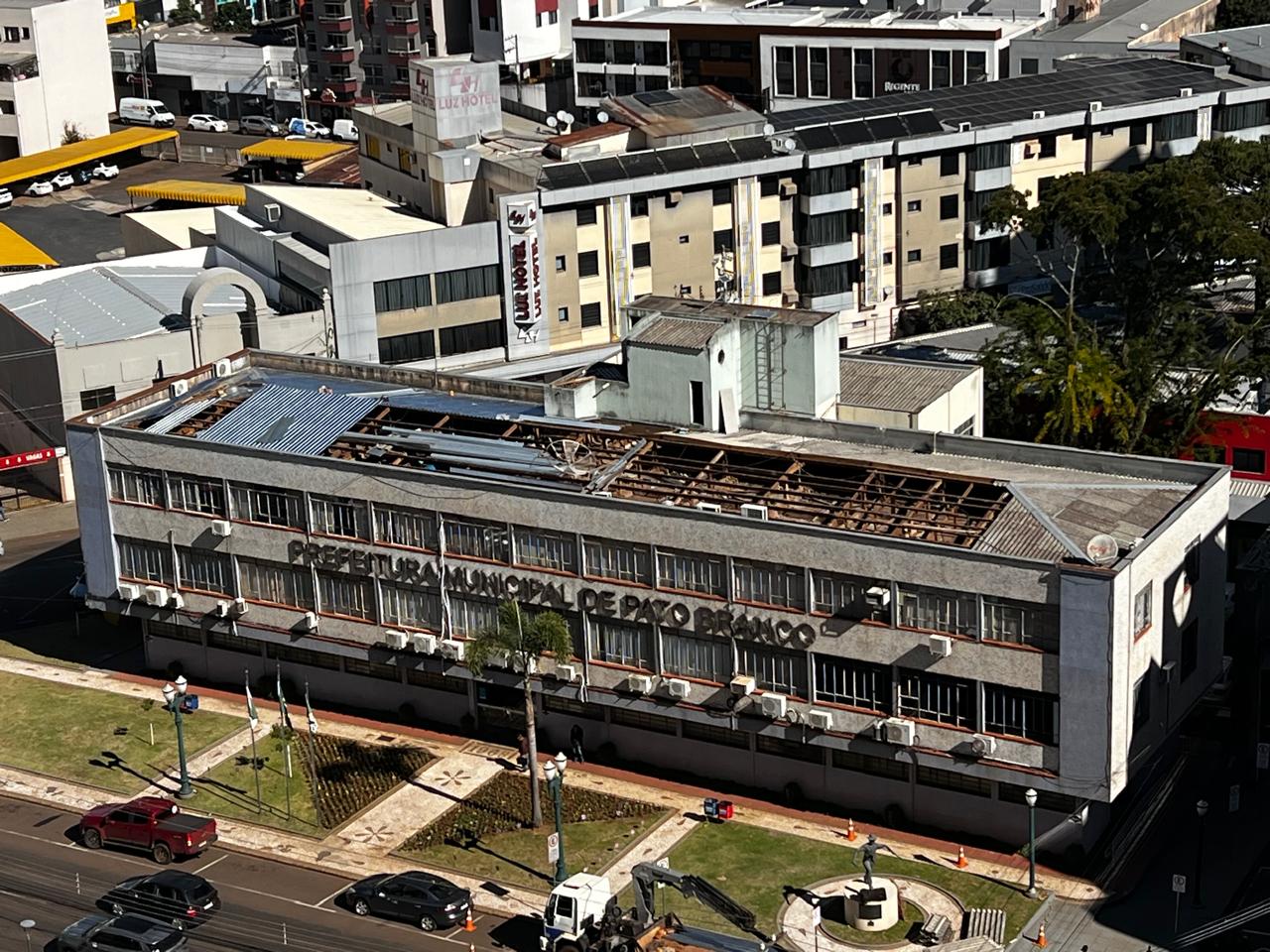Paço Municipal de Pato Branco passa por obras de reestruturação no telhado
