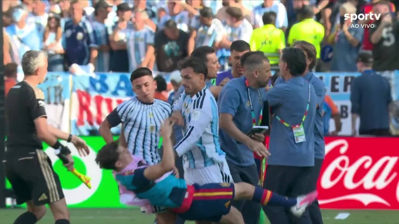 Otamendi repreende Rodri com frase ríspida