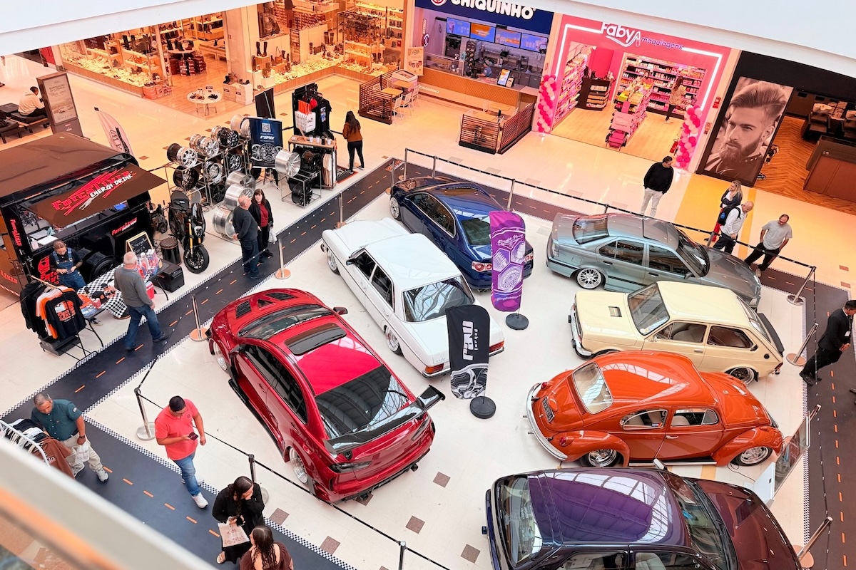 Shopping São José recebe exposição de carros com dragster de 10 metros