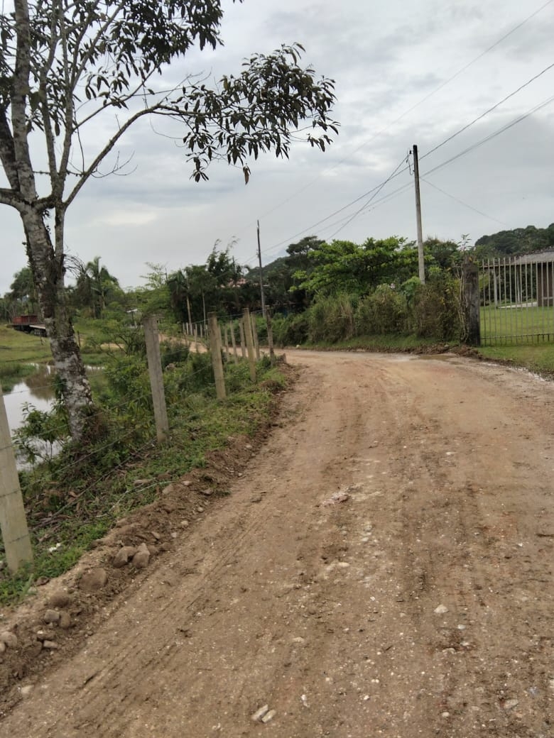 Vias públicas de diferentes bairros recebem serviços de manutenção