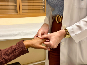 Atendimento especializado em reumatologia começa no Cais e atende fila de espera