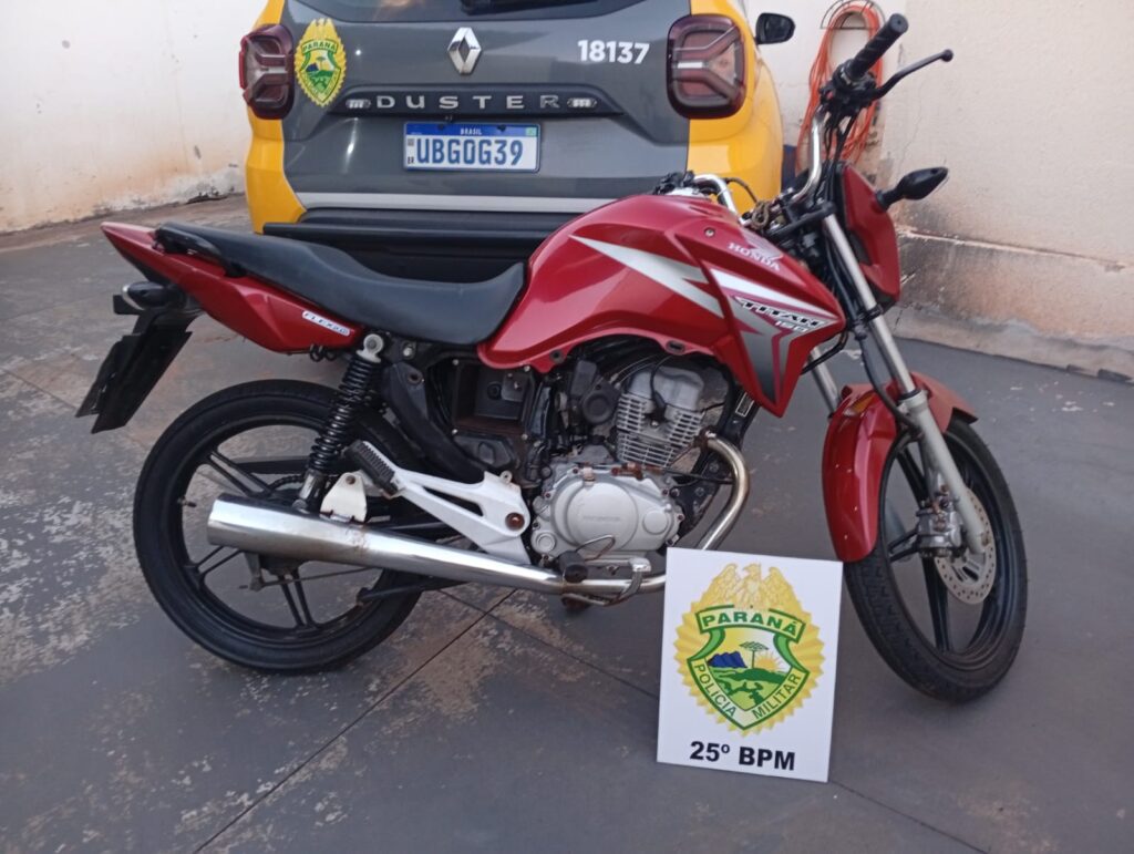 Motociclista é flagrado empinando e tem veículo apreendido pela PM