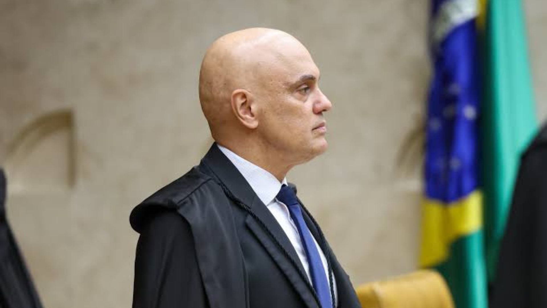 Moraes mantém Bolsonaro em prisão domiciliar, mas suspende visitas por 30 dias
