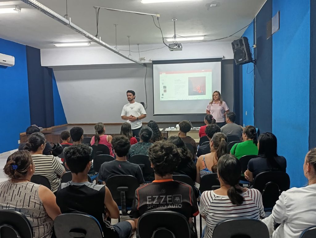 Procon de Apucarana realiza palestra sobre prevenção a golpes digitais no Ceja