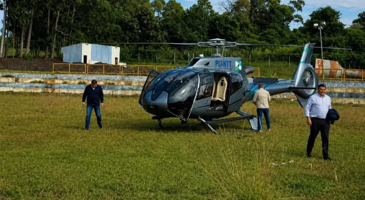 O helicóptero, os fantasmas e as novas companhias